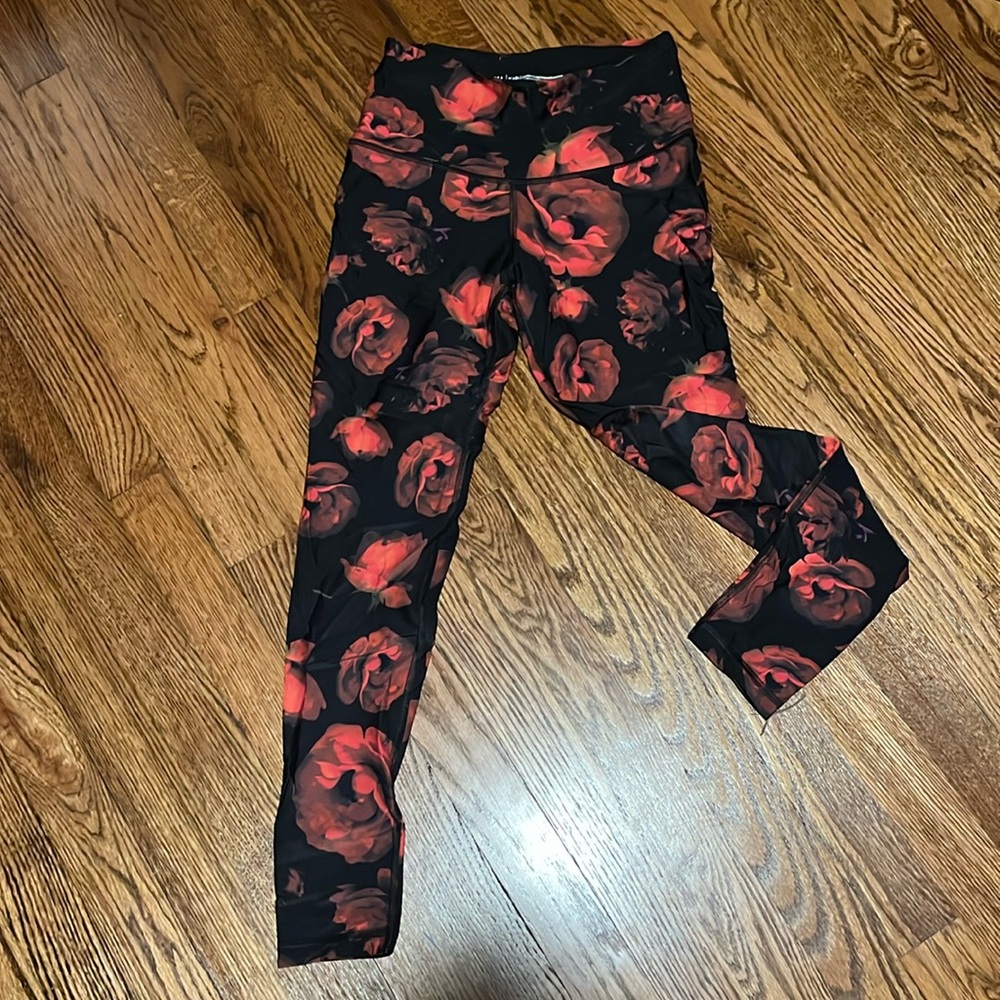 Sexy Victoria Secret 7/8 length fitness pants.